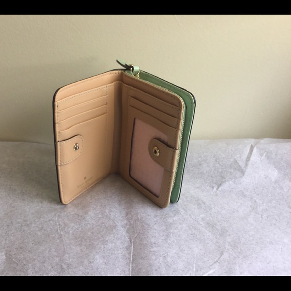 Kate Spade wallet. - Picture 5 of 5